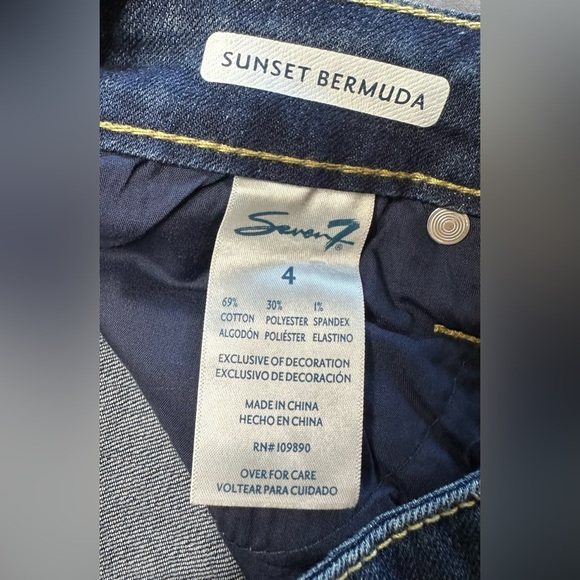 Seven7 Women’s Blue Denim Rolled Cuff Sunset Bermuda Shorts NWT Size 4 - Picture 3 of 10